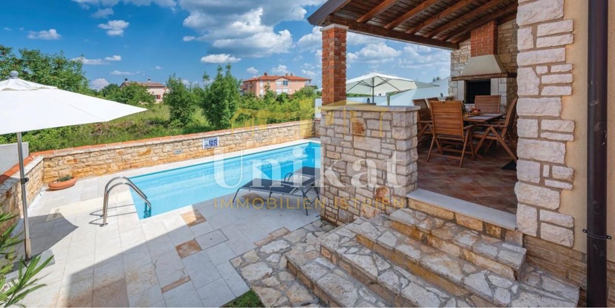 Dvojna hiša z bazenom - 350 m do plaže